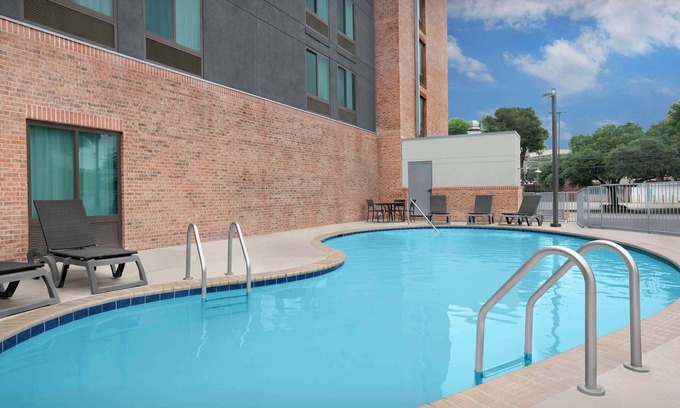 Oak Park - Northwood Hotel | Eco-Friendly Stay at Spark by Hilton San Antonio Airport