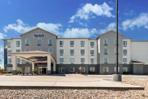 Selma Hotel | Inviting Comfort Inn & Suites Selma near Randolph AFB