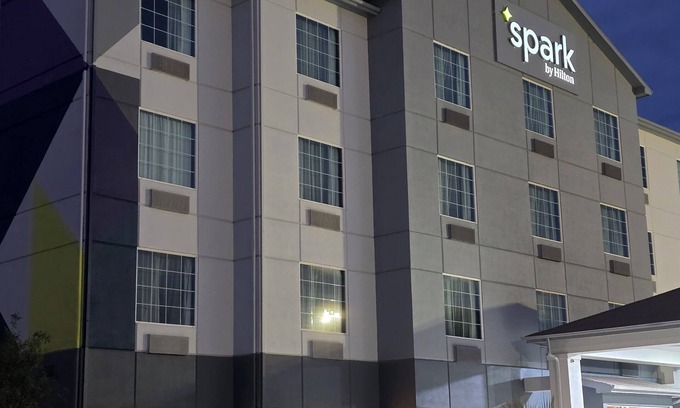 Selma Hotel | Comfort Inn & Suites Selma - Ideal for Family Getaways