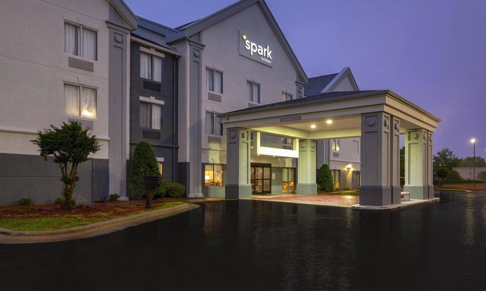 Smithfield Hotel | Guest Rated: Best Western Smithfield Inn with Family Amenities