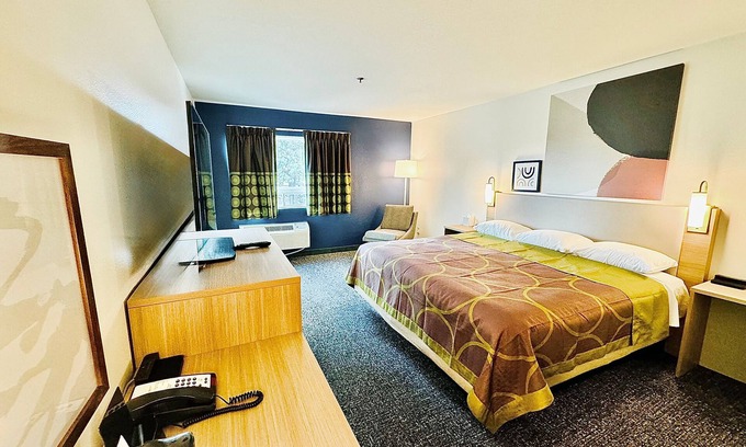 Springfield Hotel | Discover Gateway Inn & Suites: Family-Friendly Comfort