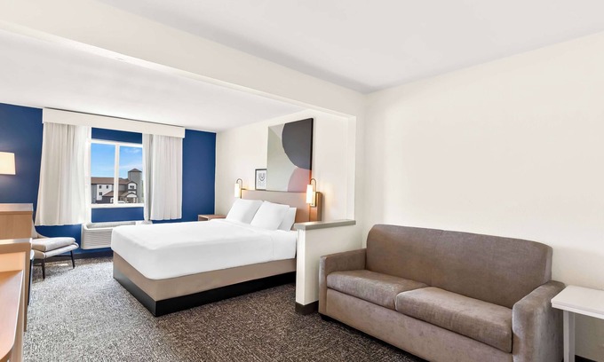 Springfield Hotel | Modern Comfort at Spark by Hilton Springfield Southwest