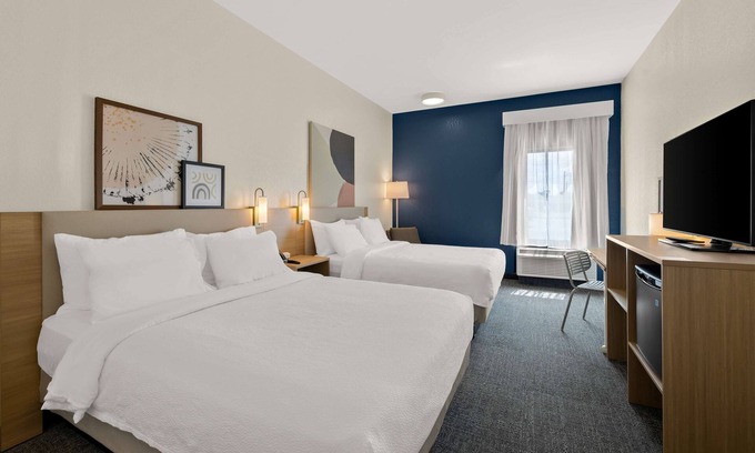 Tifton Hotel | Discover Spark by Hilton Tifton: Rated 9.2 with Pool & Dining