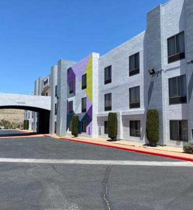 Yucca Valley Hotel | Discover SureStay Plus Hotel: Pet-Friendly & Poolside Retreat