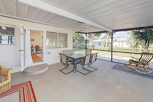 Lantana House | Discover Sparkling Ocean: A Family and Pet-Friendly Haven
