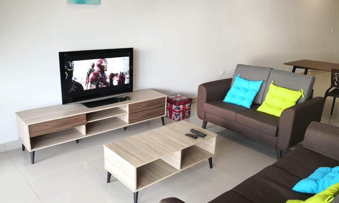 Jenjarom House | Immaculate Homestay @ Kota Kemuning - Rimbayu, 4-Star Stay