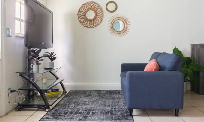 Seybold Apartment | Immaculate Guesthouse Near Wynwood & Art District - Rated 10/10