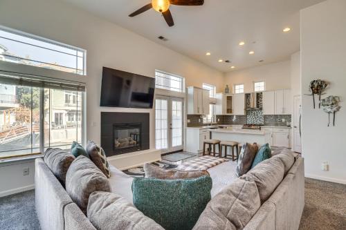 Sparks House | Lake Access Retreat: Family-Friendly Getaway Near Reno