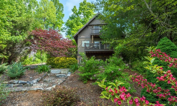Cheshire House | Escape to Sparrow Cottage: Cozy Arts & Crafts Retreat!