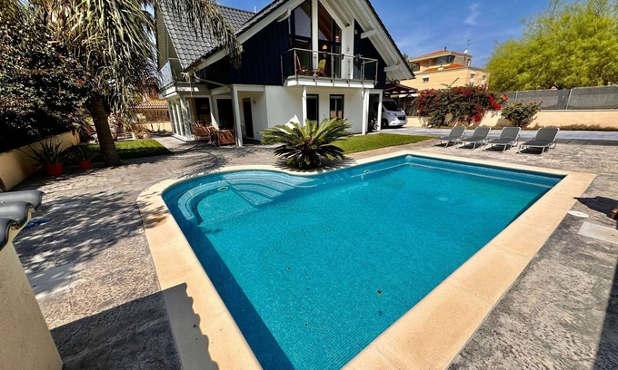 Vilanova I la Geltru House | Relax at Sparrow Villa with Pool & Spa in a Prime Area