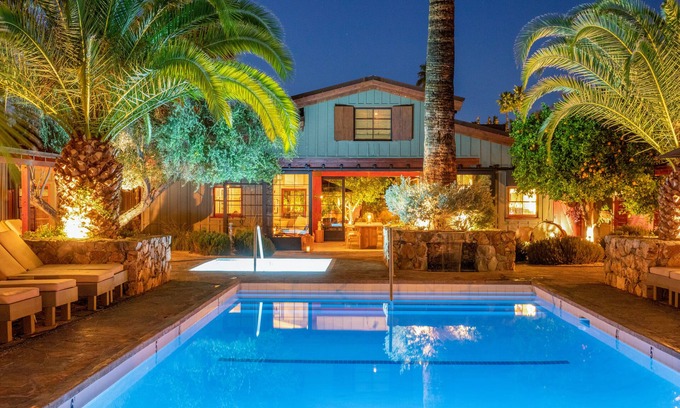 Twin Palms Hotel | Relax at Sparrows Lodge: Pool, Spa & Top Guest Rating