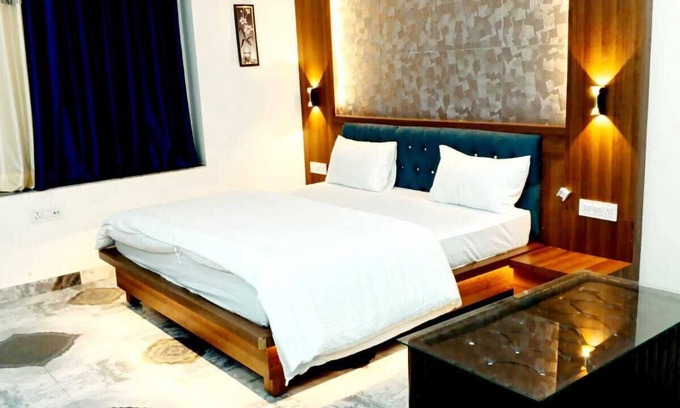 Jaipur Hotel | Relax at Sparsh Canopy Resort with Pool and Family Dining