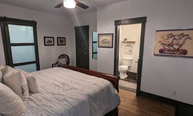 Clarksville House | Exceptional Speakeasy Retreat Near Bourbon Row with Breakfast