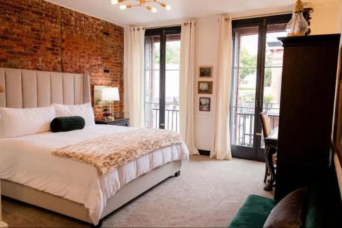 Nevada City Hotel | Discover the Speakeasy King Suite for a Unique Experience