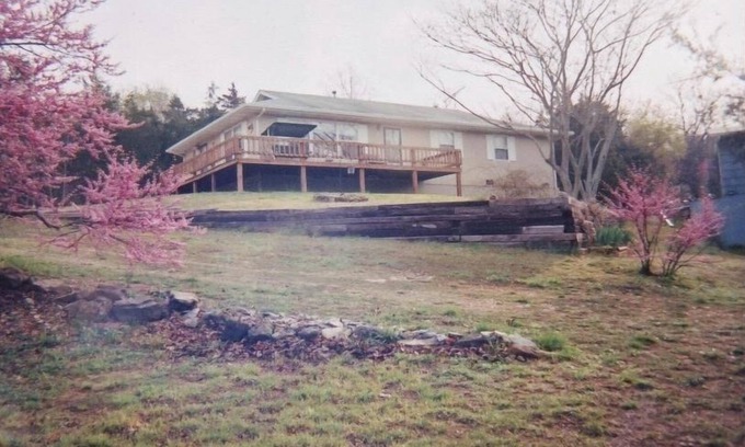 Shell Knob House | Discover Spec's Place: Scenic Lake View & Spa Retreat