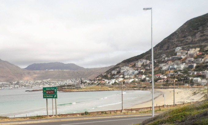Fish Hoek Bed & Breakfast | Cozy Cape Town Retreat: Room by the Beach with Kitchen
