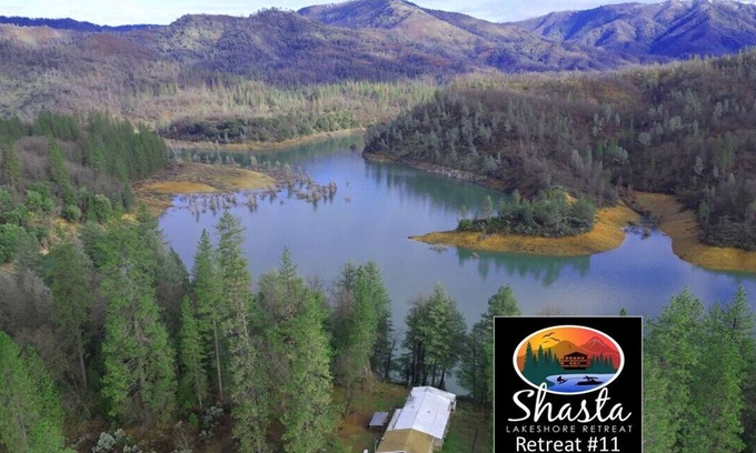 Lakehead-Lakeshore House | Inviting Lakeview Home with Private Path - Shasta Retreat #11