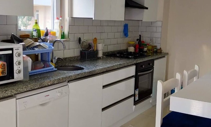 Muratpasa Apartment | Family-Friendly Retreat with Pool & Kitchen Amenities