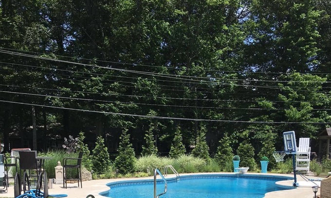 Covedale House | Elegant Luxury Home with Pool - Just 10 Minutes from Town