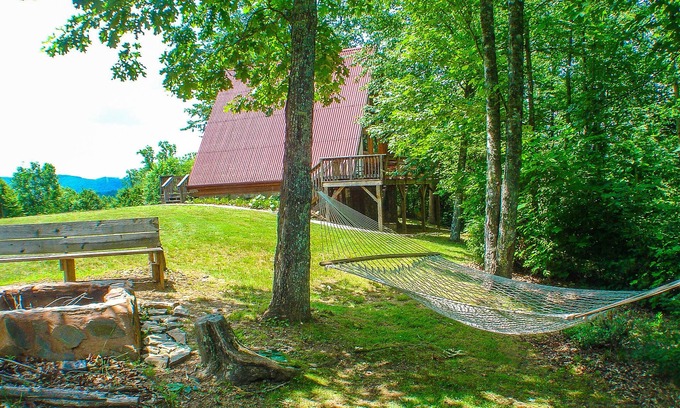 Lansing Cabin | Relax at Haven Ridge: Hot Tub, Mountain Views & Spa