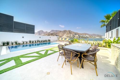 Al-Fujairah Apartment | Exquisite 4BR Villa with Pool at Al Dana Island Fujairah