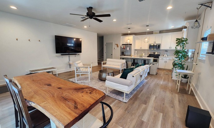 Tallahassee House | Elegant 3b Home with Spa, Steps from Dining & Shopping