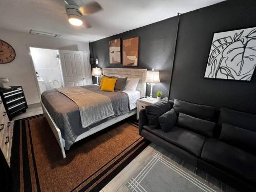 Bryant Ski Chalet | Cozy King Bed Retreat - Guest Rated 9/10, Pet Friendly