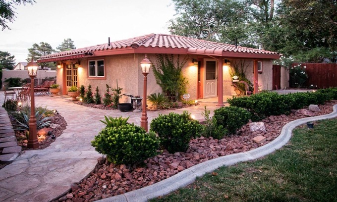 Royal Crest Rancheros House | Idyllic Las Vegas Guesthouse with Pool and Tropical Oasis