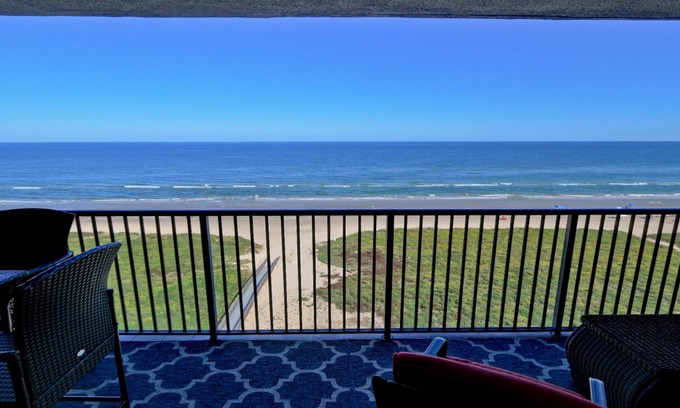 South Padre Island Condo | Oceanfront Condo Getaway with Pool & Spa – Rated 10/10!