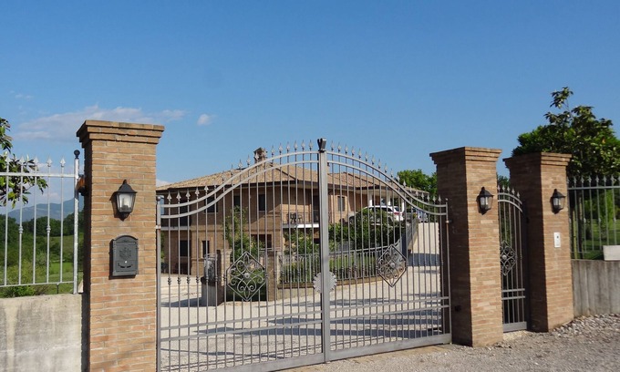 Pignataro Interamna Apartment | Tranquil Villa with Ocean Views & Pool, Rated 10/10