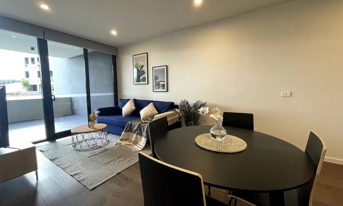 Kingston Apartment | Central Kingston Apartment: Family-Friendly & Highly Rated 9/10