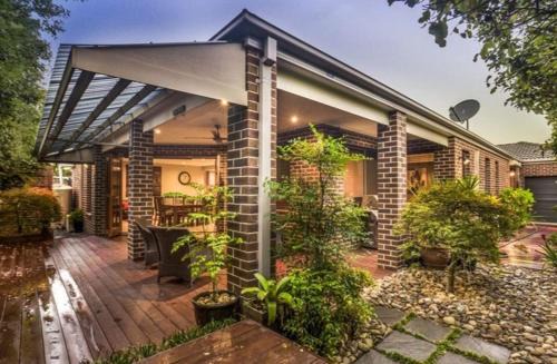 Williams Landing House | Spacious 5-Bedroom Home for Up to 15 Guests in Williams Landing