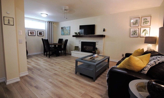 Barrie Apartment | Executive Apartment Near Barrie Waterfront with Kitchen