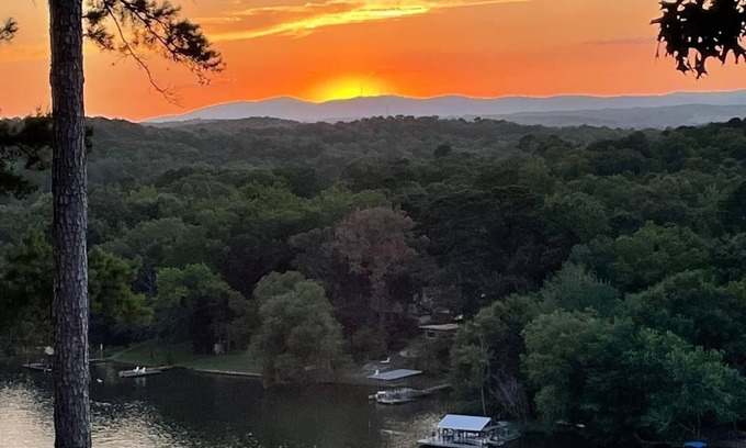 Jones Mills Condo | Scenic Retreat with Mountain Views & Pool at Lake Catherine