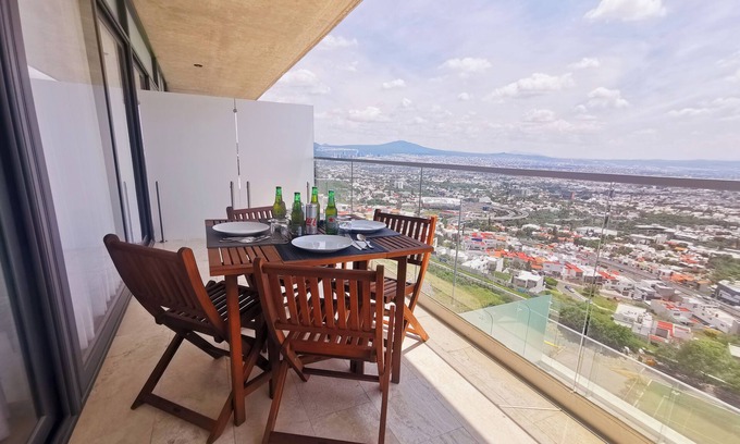Queretaro Apartment | Spectacular view, luxury apartment on the 11th floor and air conditioning