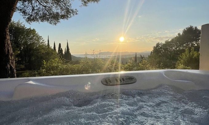 La Cadiere-d'Azur House | Magnificent Ocean View in a Heritage Site with Breakfast