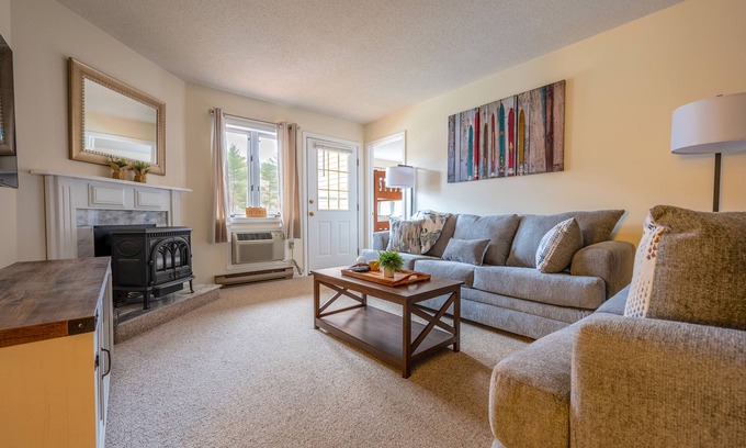 Lincoln Condo | Exceptional Mountain View Condo with Pool and Spa Access
