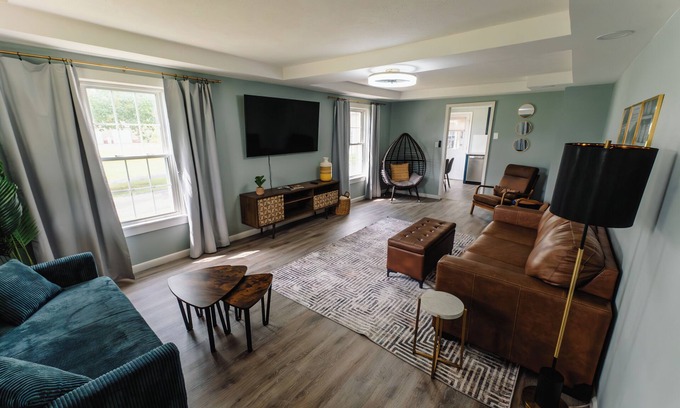 Jamestown House | Spectacular 3BR Home Close To Beautiful Lake Cumberland!