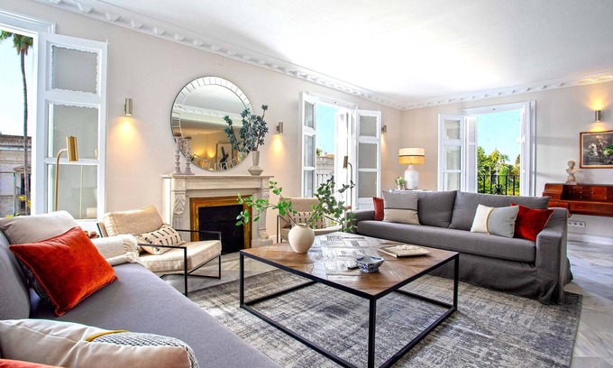Santa Cruz Apartment | Impressive Apartment Steps from Alcazar in San Fernando