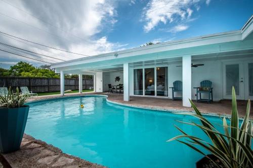 Bay Area House | Inviting Adjoining Homes with Pool and Pet-Friendly Perks