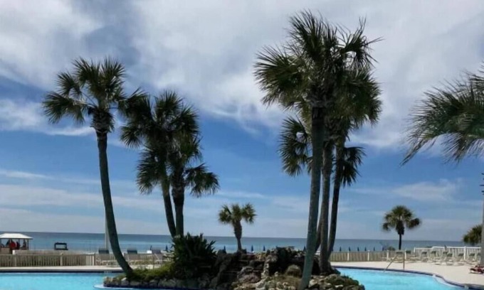Long Beach Condo | Beachfront Bliss with Pool and Spa at Long Beach Resort