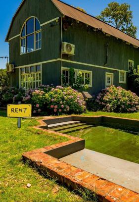 Partido de Tigre House | Spectacular barn on an island in Tigre with pool