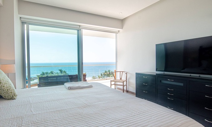 Flamingos Condo | Beachfront 2 Bedroom Condo with Pool & Ocean Views