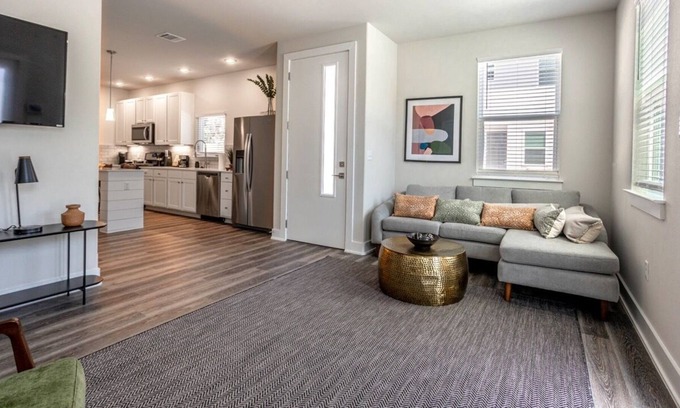 North University House | Spectacular Brand-New Triplex w/ 6BRM