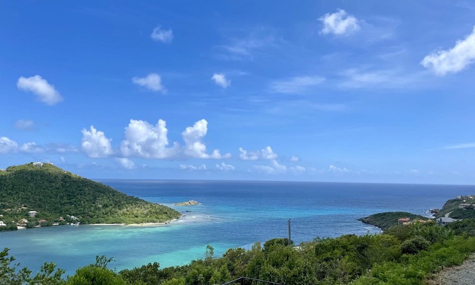 Rendezvous & Ditleff Villa | Unforgettable Ocean Views & Hot Tub Jacuzzi Awaits You!