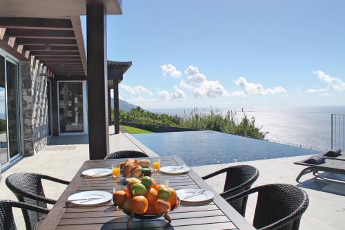 Estreito da Calheta Villa | Discover Calheta Villa: Panoramic Sea Views & Private Pool