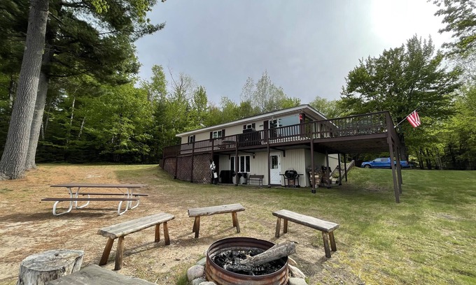 Wetmore House | Breathtaking Lake Views, Fishing & Kayaking Await You!
