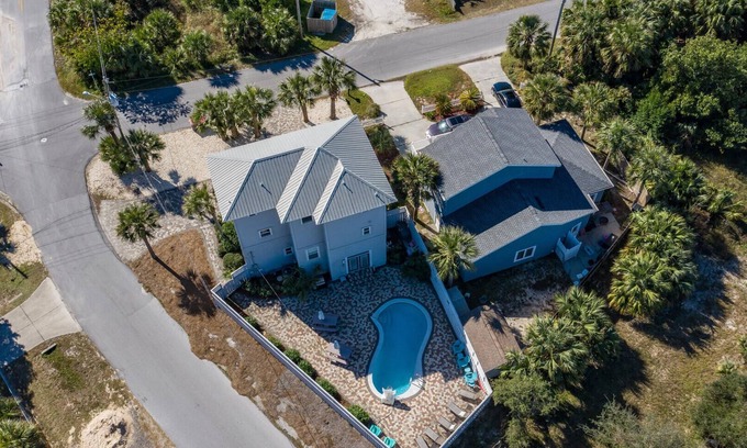Bahama Beach House | Idyllic Gulf View Beach House with Private Pool & Oceanfront