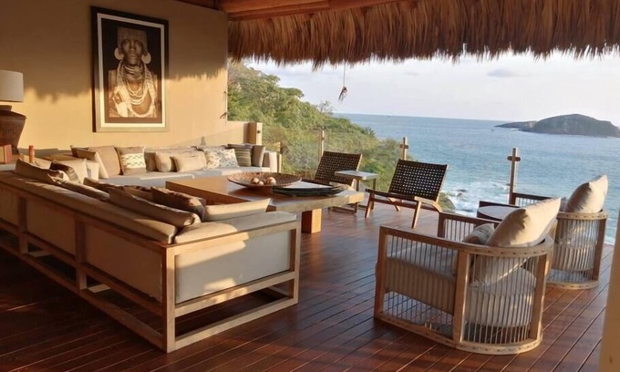 Ixtapa House | Inviting House with Pool Overlooking Porto Ixtapa