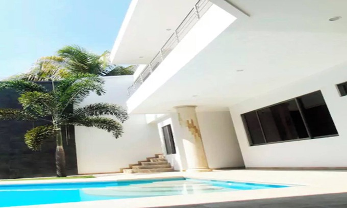 Cali House | Relaxing Retreat with Private Pool & Spa Amenities